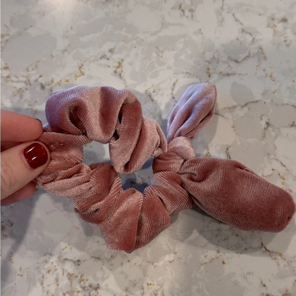 Free people, 2 Pink and Gray Scrunchie Set